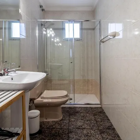 Flatguest Cicer - 3bdr + Balcony + Apartment